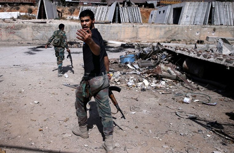 Anh binh si Syria cam chot vung ngoai o Damascus
